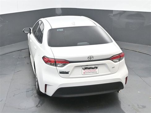 Used 2025 Toyota Corolla LE image 15