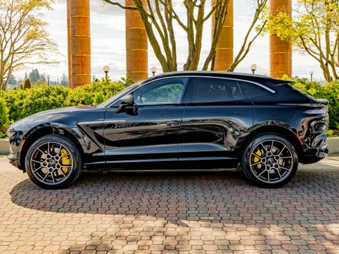 Used 2021 Aston Martin DBX image 40