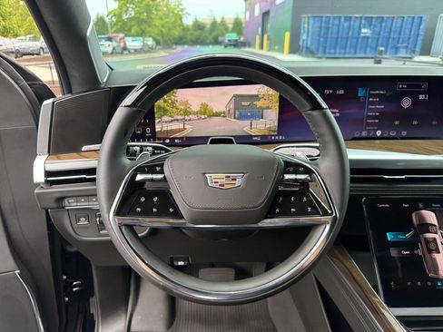 Used 2026 Cadillac Escalade Platinum Sport w/ LPO, Floor Liner Package AWD/4WD image 11