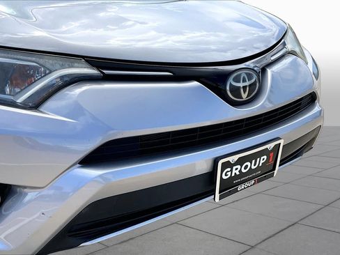 Used 2018 Toyota RAV4 XLE FWD image 30