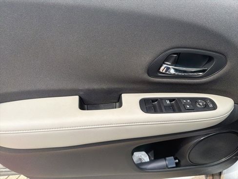 Used 2019 Honda HR-V LX image 12