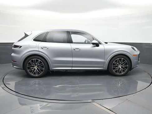 Certified 2024 Porsche Cayenne AWD/4WD image 23