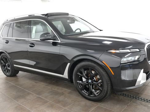 Used 2024 BMW X7 xDrive40i w/ Premium Package AWD/4WD image 6