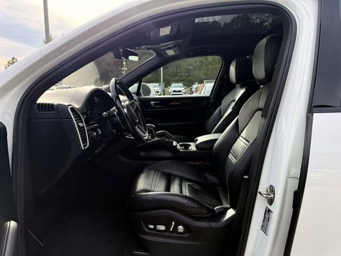 Used 2019 Porsche Cayenne image 12