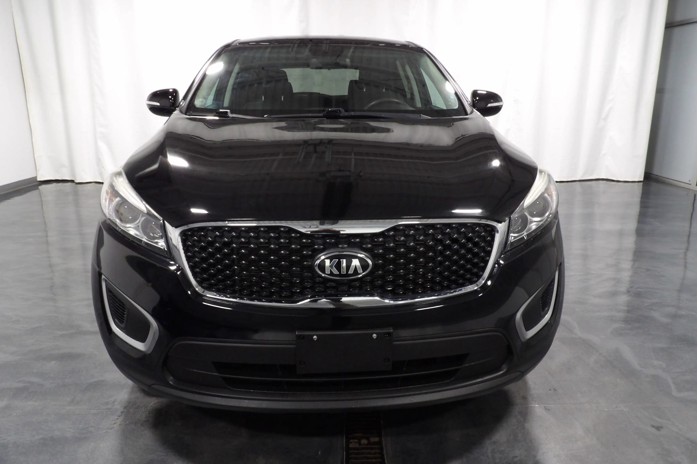 Used 2017 Kia Sorento L FWD image 2