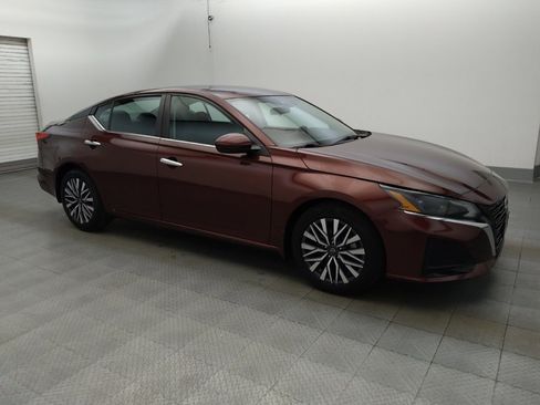 Used 2023 Nissan Altima 2.5 SV FWD image 11