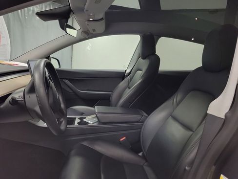 Used 2021 Tesla Model Y Long Range image 12