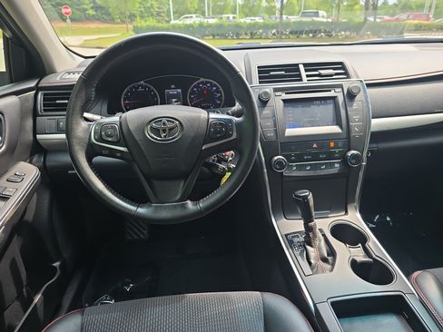 Used 2017 Toyota Camry SE FWD image 14