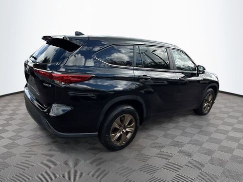 Used 2023 Toyota Highlander Bronze Edition FWD image 6