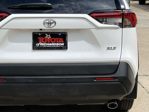 Used 2025 Toyota RAV4 XLE w/ Convenience Package FWD image 6