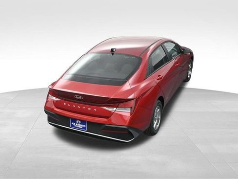 Certified 2026 Hyundai Elantra SE FWD image 28