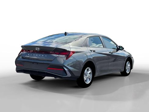 New 2026 Hyundai Elantra SE image 7