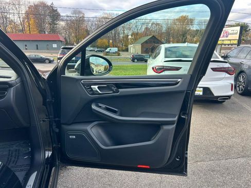 Used 2020 Porsche Macan S image 19