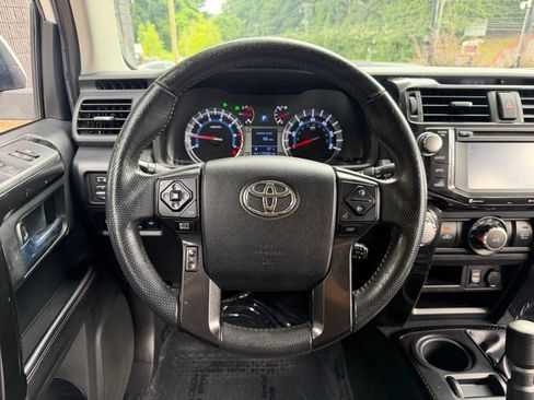 Used 2017 Toyota 4Runner TRD Off-Road Premium AWD/4WD image 44