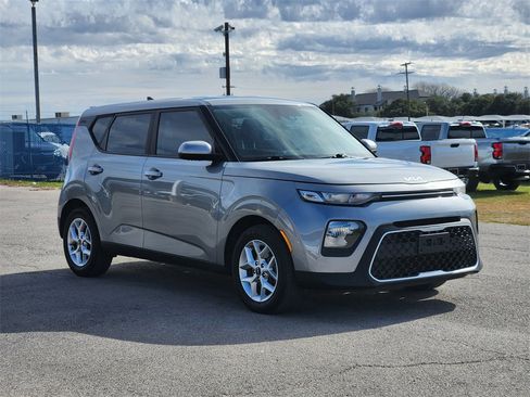 Used 2022 Kia Soul LX w/ Technology Package image 3