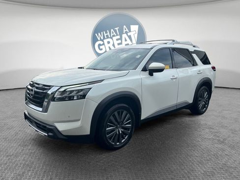 Used 2024 Nissan Pathfinder SL w/ SL Premium Package FWD image 8