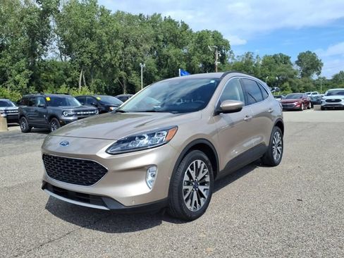 Certified 2020 Ford Escape Titanium AWD/4WD image 3
