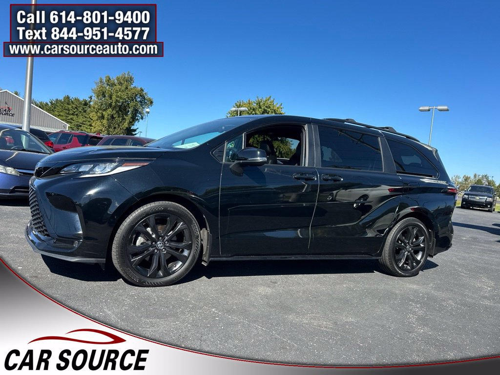 Used 2025 Toyota Sienna XSE w/ XSE Premium Package FWD image 3