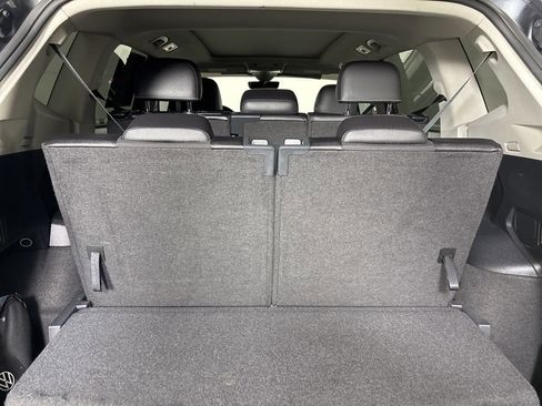 Used 2023 Volkswagen Tiguan SE w/ Panoramic Sunroof Package image 23