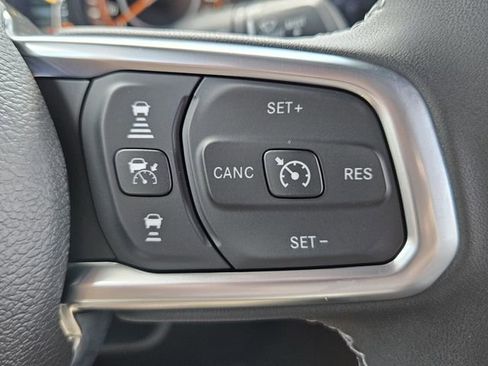 Used 2025 Jeep Wrangler Unlimited Sahara AWD/4WD image 22