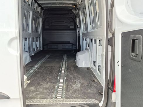 Used 2024 Mercedes-Benz Sprinter 3500 image 25