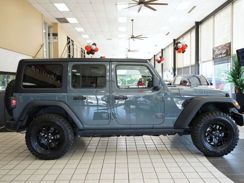 Used 2024 Jeep Wrangler Unlimited AWD/4WD image 17