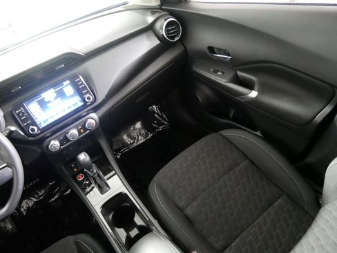 Used 2024 Nissan Kicks SV image 11