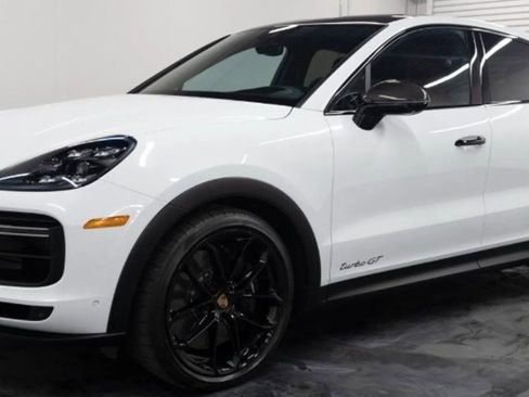Used 2022 Porsche Cayenne Turbo image 1