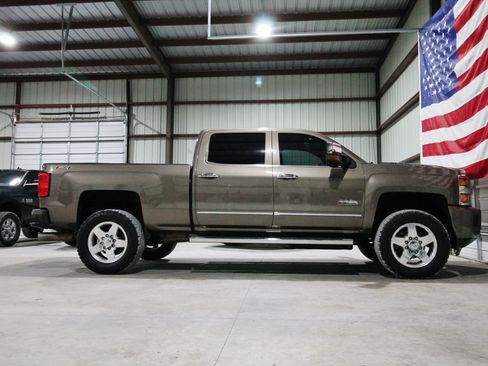 Used 2015 Chevrolet Silverado 2500 High Country AWD/4WD image 15