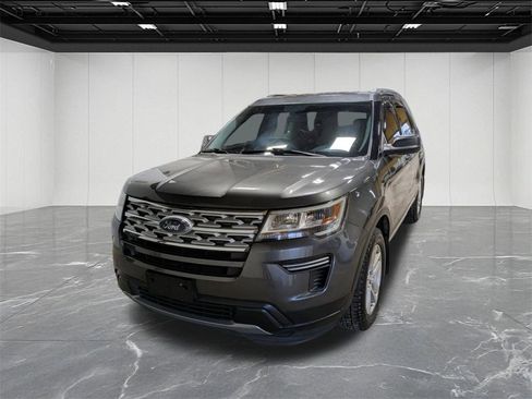 Used 2018 Ford Explorer XLT image 1