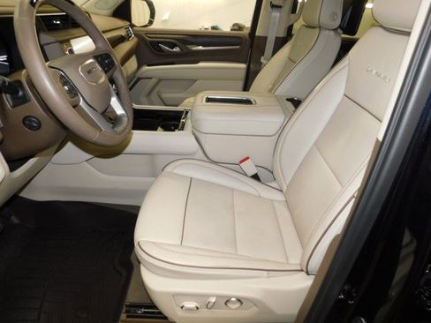 Used 2024 GMC Yukon Denali w/ Advanced Technology Package image 13