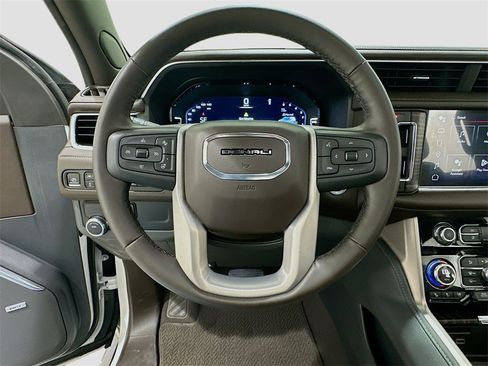 Used 2024 GMC Yukon Denali image 11