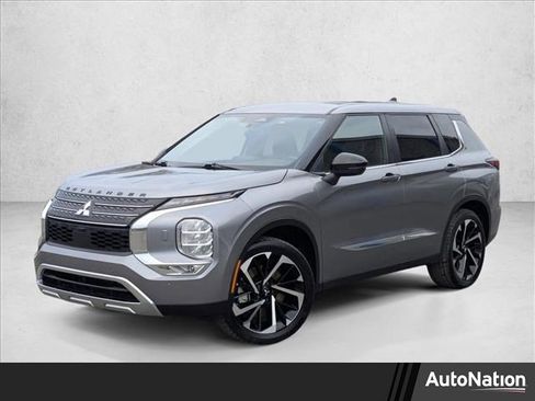 Used 2022 Mitsubishi Outlander SE image 1