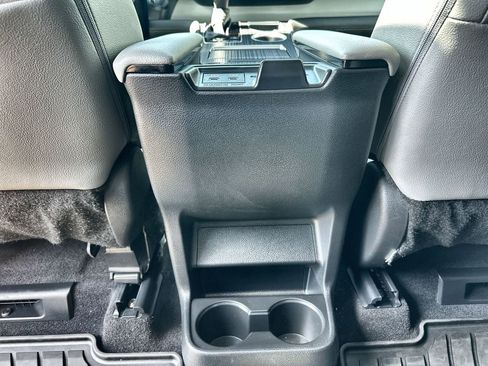 Used 2025 Toyota Sienna XLE image 22