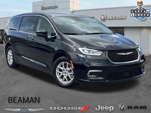 Used 2024 Chrysler Pacifica Touring-L FWD image 1