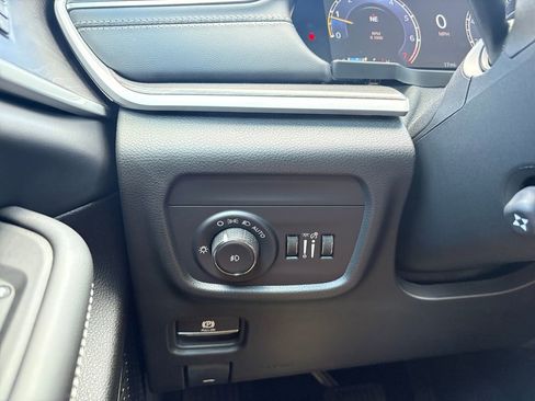 New 2025 Jeep Grand Cherokee Limited w/ Luxury Tech Group II image 4