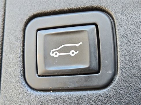 Used 2017 Cadillac XT5 Luxury w/ Driver Awareness Package image 31