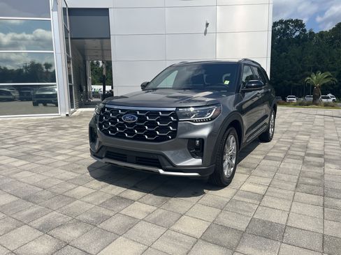 New 2026 Ford Explorer Platinum RWD image 2