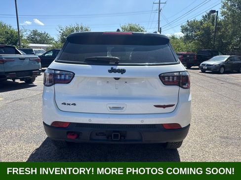 Used 2025 Jeep Compass Trailhawk w/ Trailer Tow Group AWD/4WD image 3