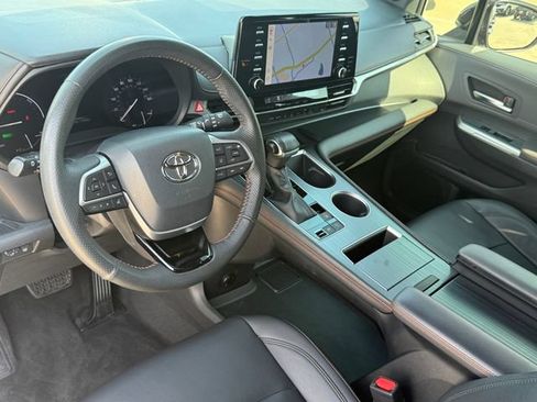 Used 2022 Toyota Sienna XSE w/ XSE Plus Package AWD/4WD image 10