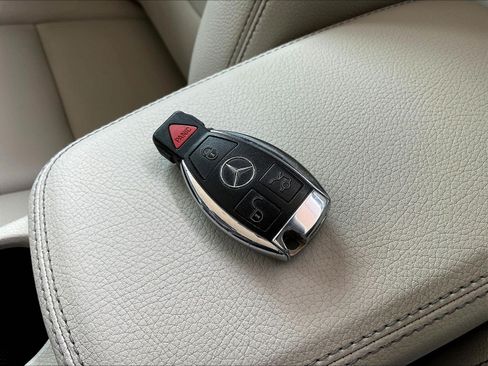 Used 2015 Mercedes-Benz GLA 250 4MATIC image 32