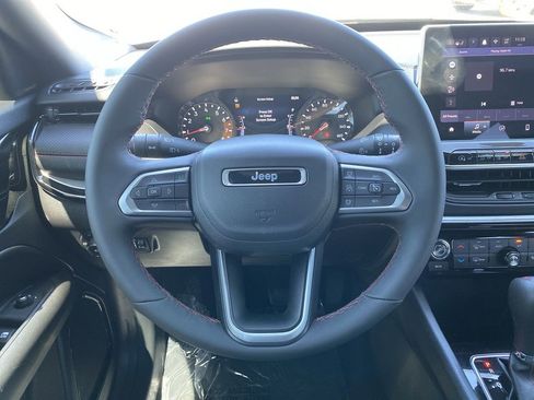 Used 2026 Jeep Compass Trailhawk AWD/4WD image 11