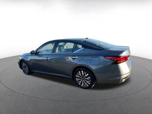 Used 2025 Nissan Altima 2.5 SV image 10