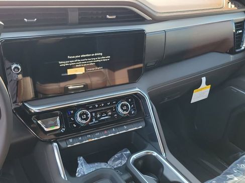 New 2026 GMC Sierra 2500 Denali w/ Denali Reserve Package AWD/4WD image 22