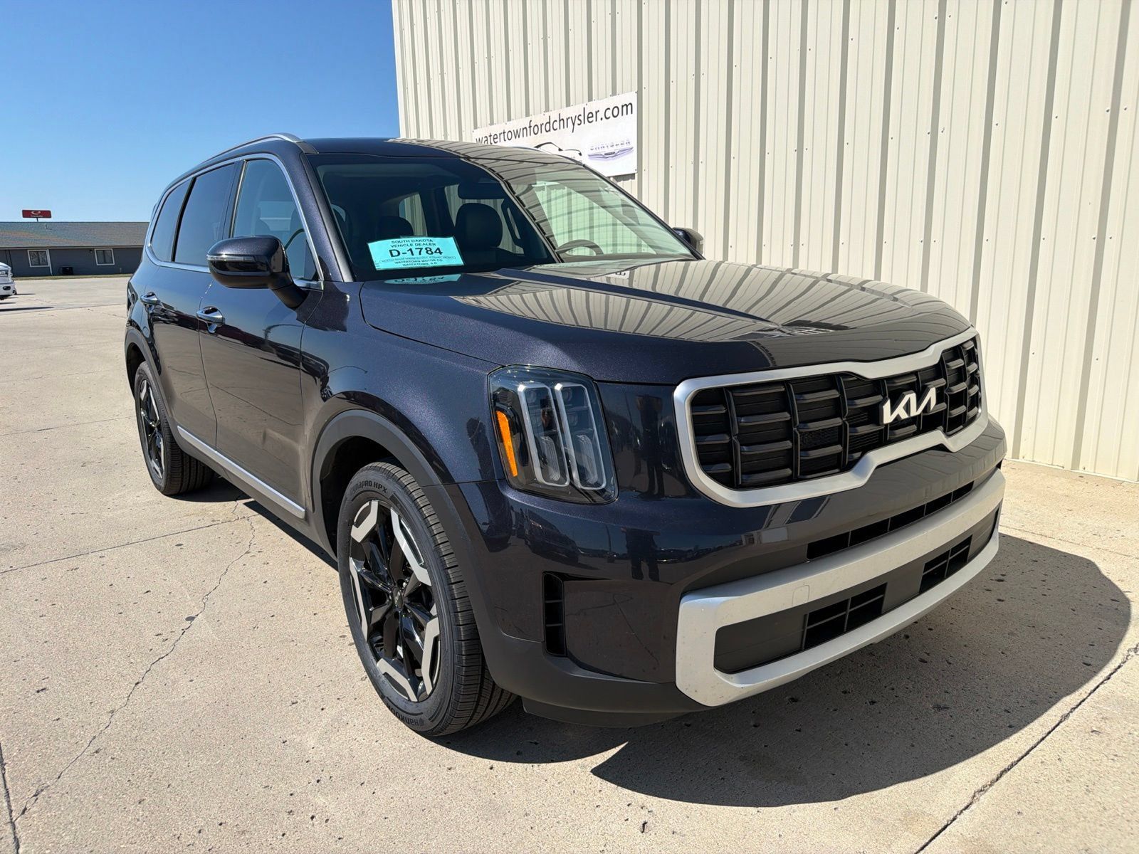 Used 2025 Kia Telluride S AWD/4WD image 2