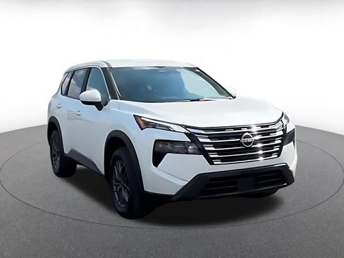 Used 2026 Nissan Rogue SV FWD image 3