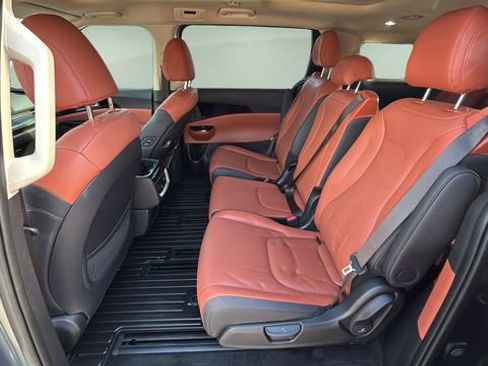 Used 2024 Kia Carnival SX Prestige image 20