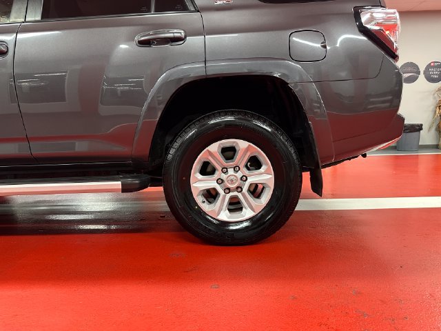 Certified 2018 Toyota 4Runner SR5 AWD/4WD image 27