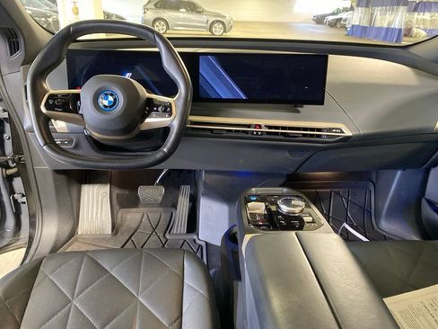 Used 2024 BMW iX xDrive50 w/ Premium Package AWD/4WD image 9