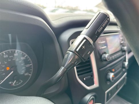 Used 2018 Nissan Titan S image 17